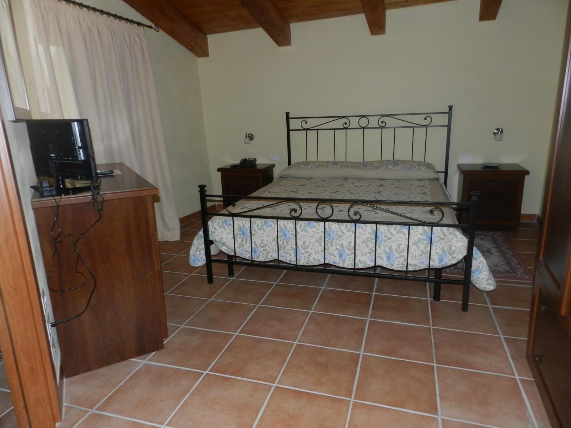 Villa RosaMaria San Chirico Raparo Ruang foto